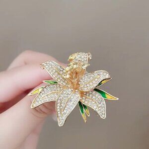 🍏50% OFF/3+...Beautiful Lily Flower Brooch